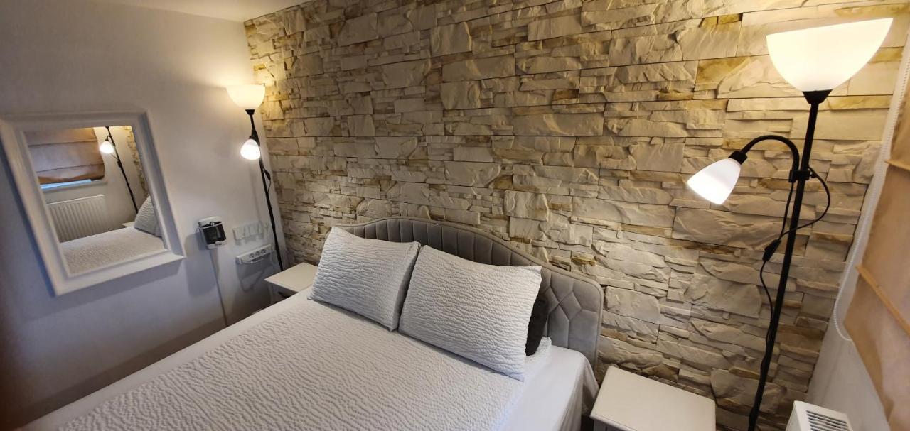 Aparthotel 3 ,, Cosy House Studio" & Parking Каунас Екстериор снимка