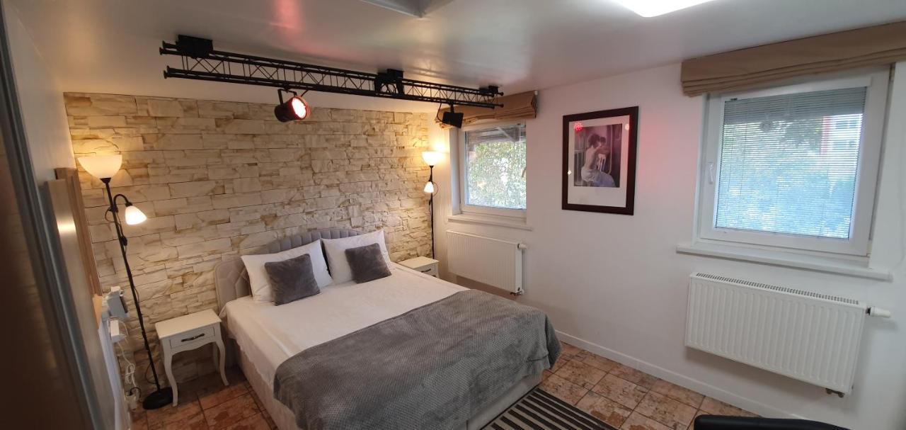 Aparthotel 3 ,, Cosy House Studio" & Parking Каунас Екстериор снимка